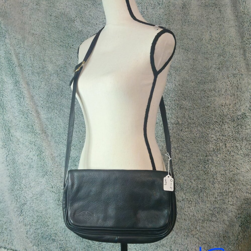 stone mountain black shoulder bag in good condition